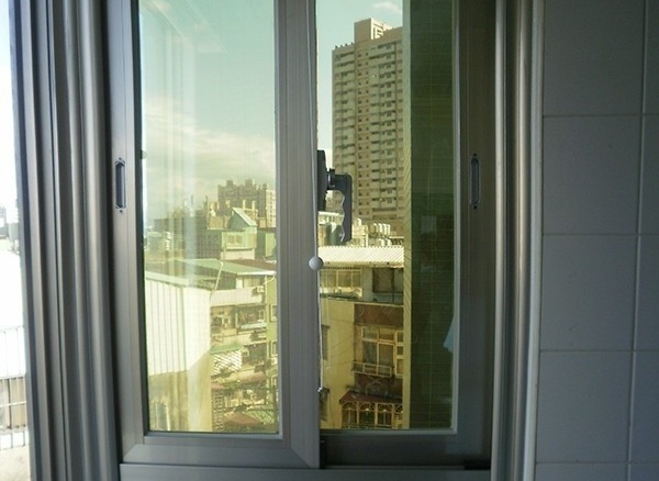 板橋蘇小姐-下固定上推射窗 板橋蘇小姐-下固定上推射窗